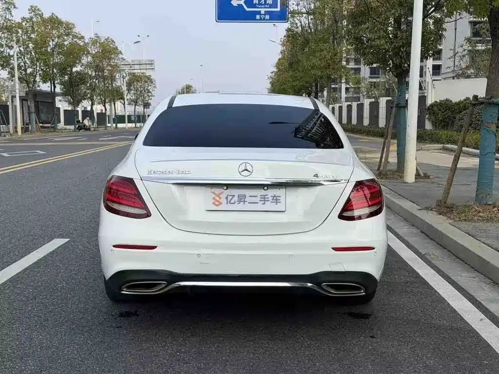 MERCEDES-BENZ E CLASS