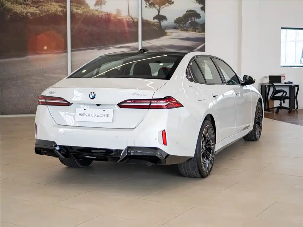 BMW 5 Series — миниатюра 6