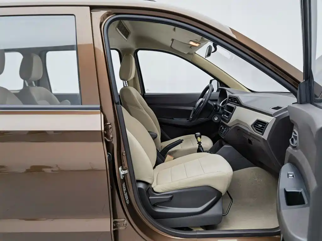 Wuling Hongguang — миниатюра 23