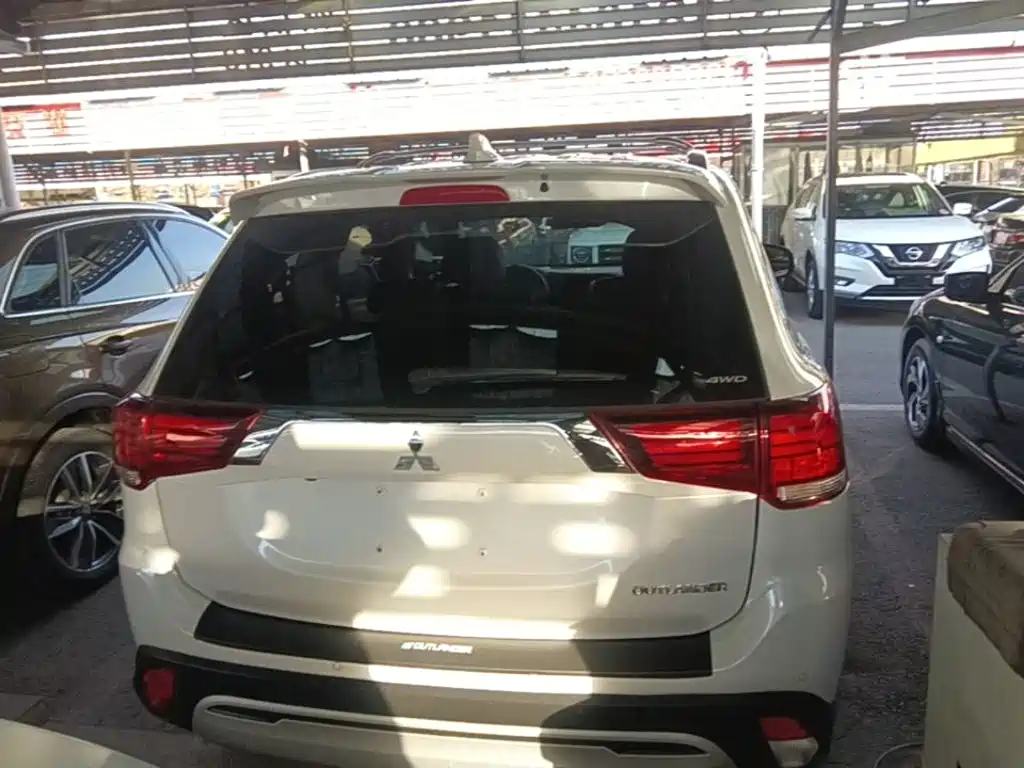 Mitsubishi Outlander — миниатюра 6