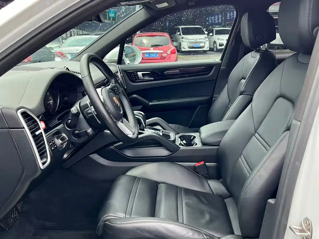 Porsche Cayenne — миниатюра 4