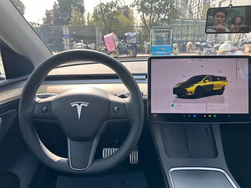 TESLA MODEL Y