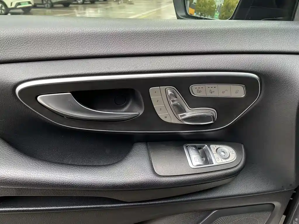 MERCEDES-BENZ V CLASS