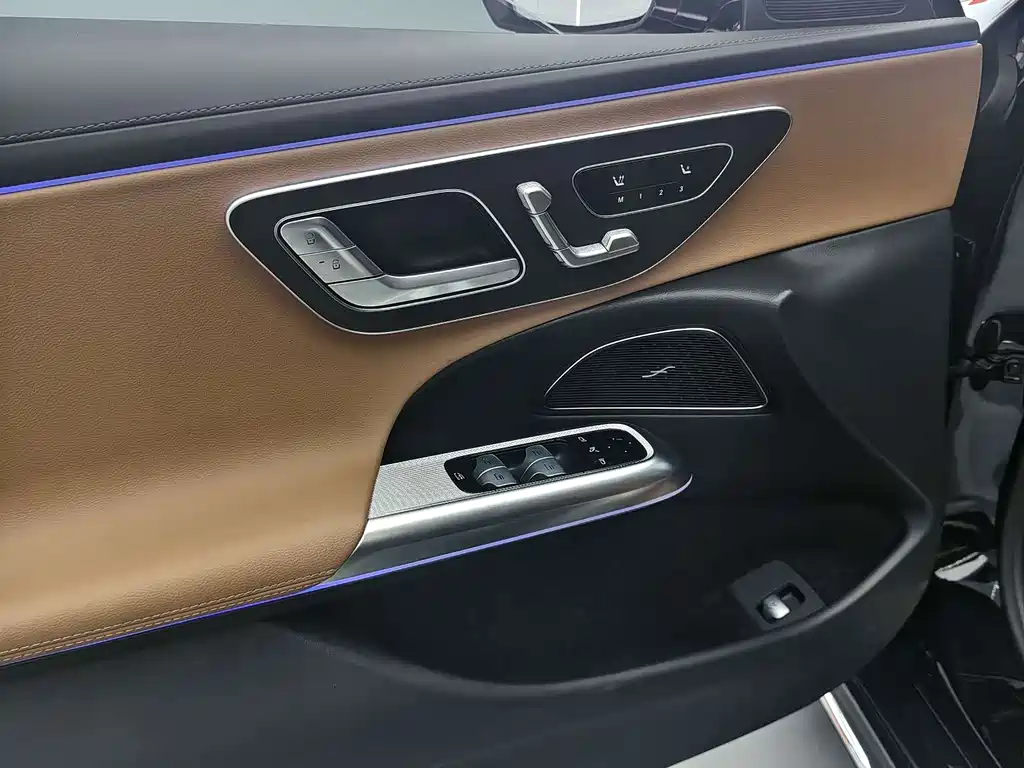 Mercedes-Benz E-Class — миниатюра 11