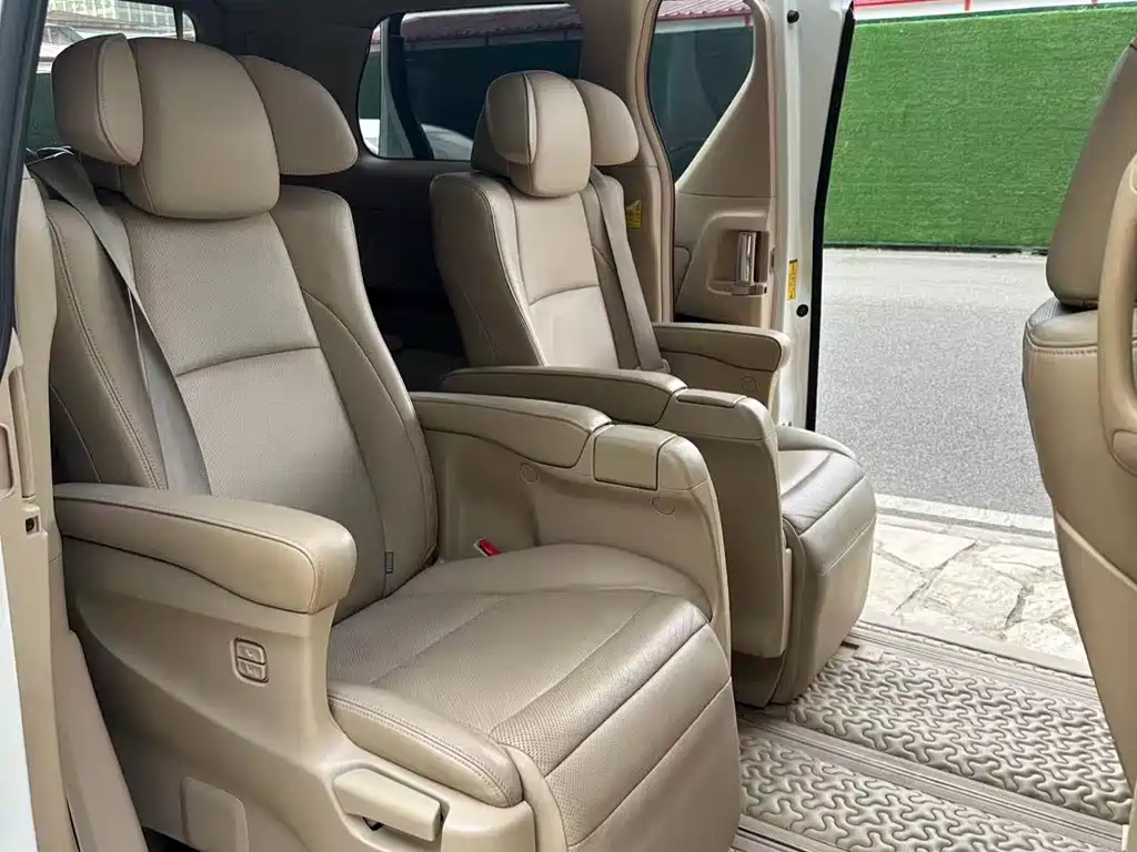 Toyota Alphard 2012 2.4L Luxury