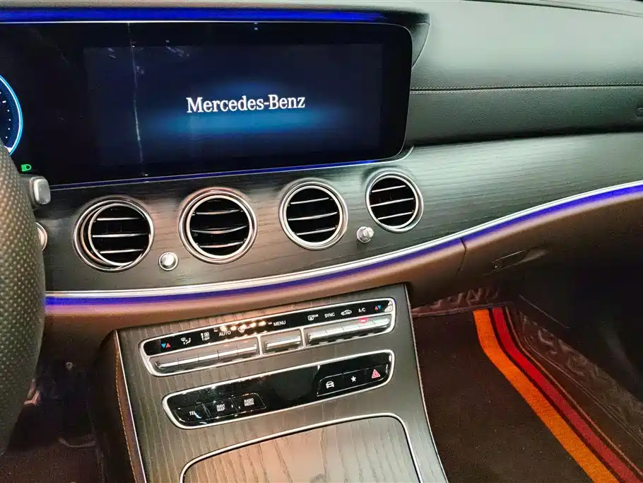 MERCEDES-BENZ E CLASS