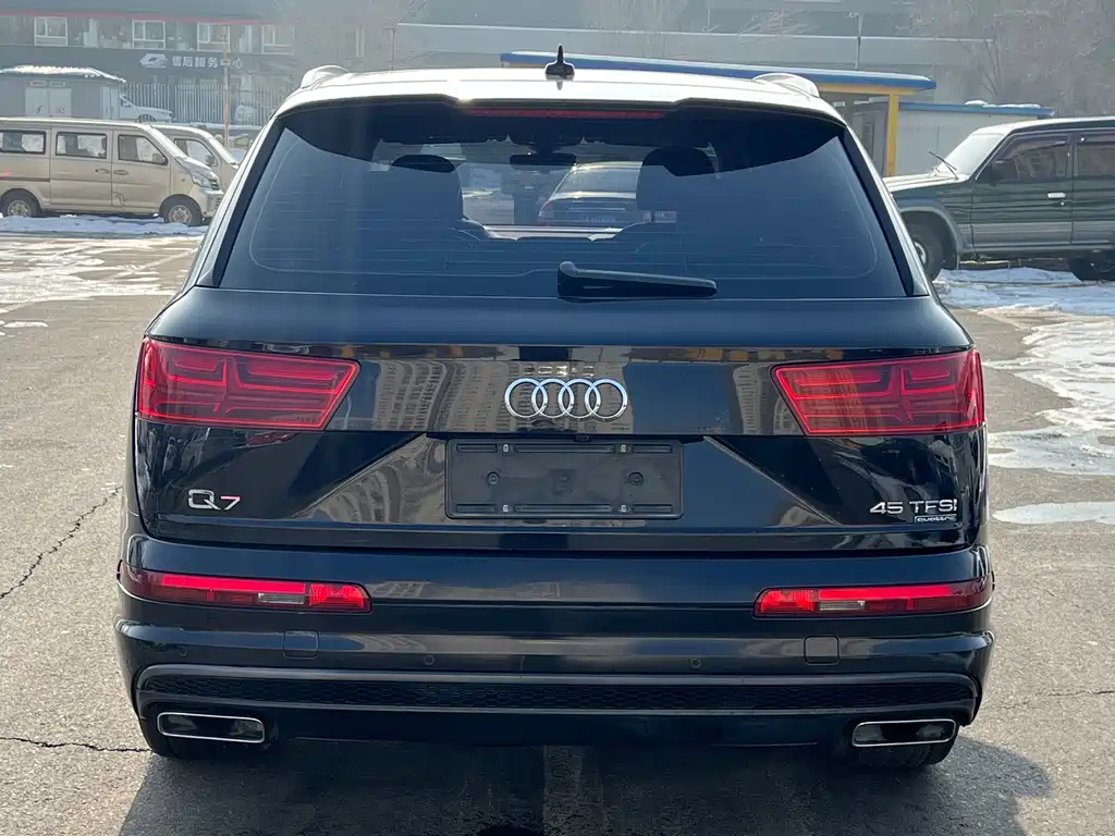 AUDI Q7