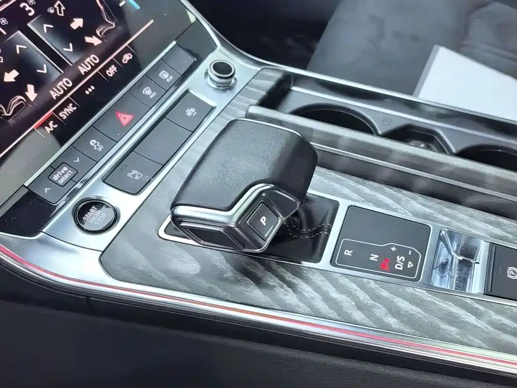 Audi A7L — миниатюра 8