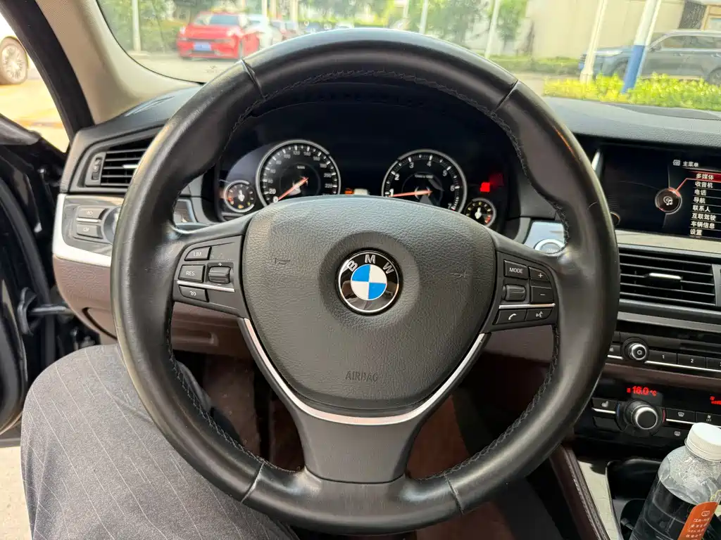 BMW 5 Series — миниатюра 11