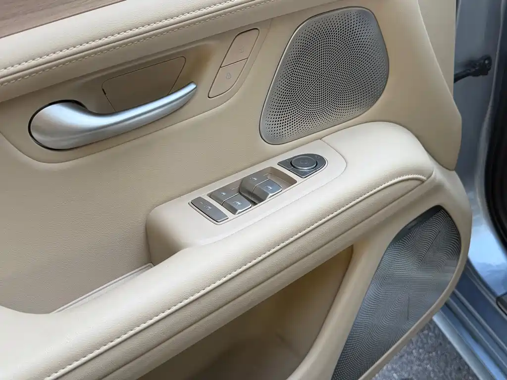 AITO ASK THE WORLD M5