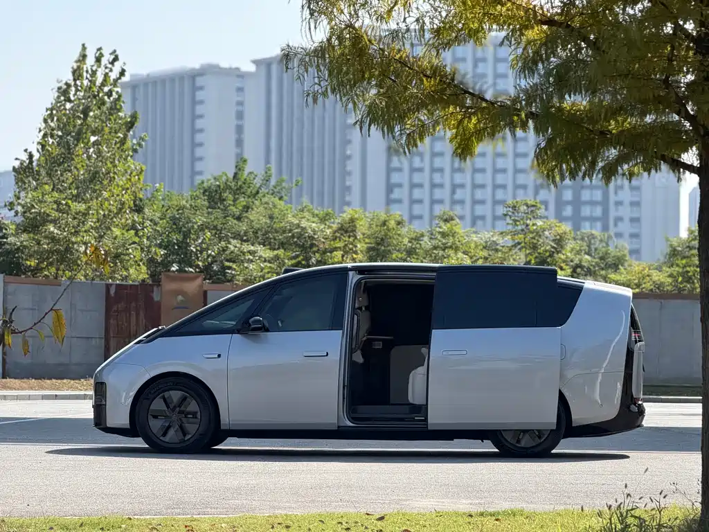 Li Auto Li MEGA — миниатюра 23