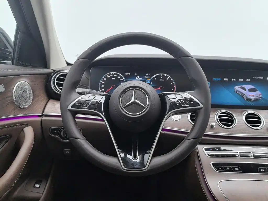 Mercedes-Benz E-Class — миниатюра 11