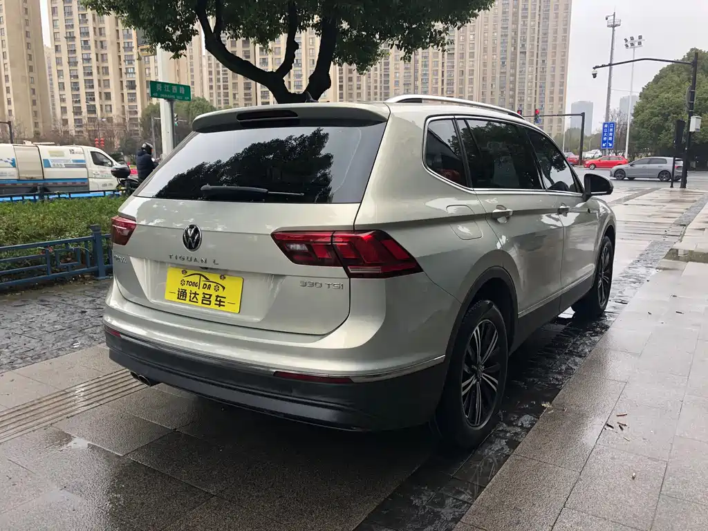 VOLKSWAGEN TIGUAN L
