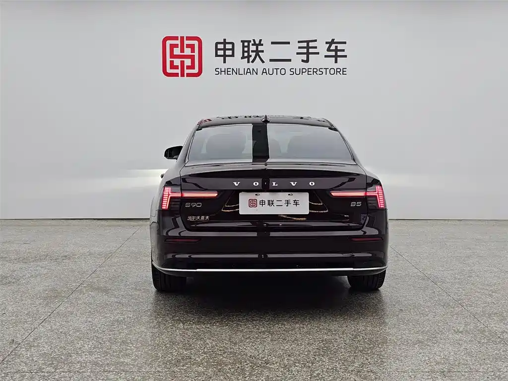 Volvo S90 2026 B5 Luxury