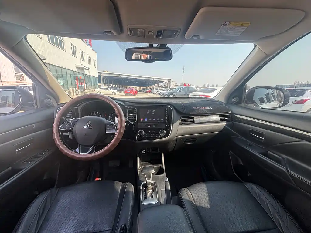 MITSUBISHI OUTLANDER