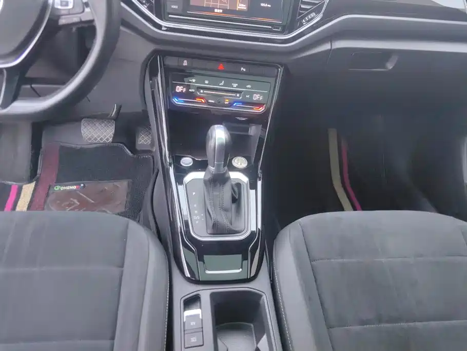 Volkswagen T-Roc — миниатюра 16