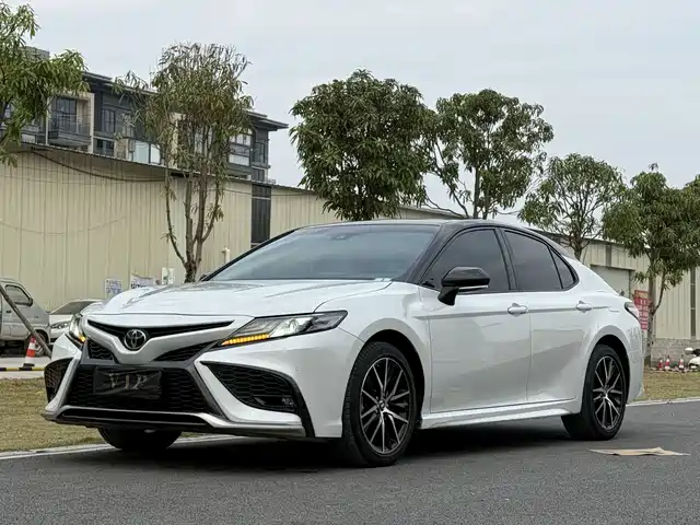 TOYOTA CAMRY