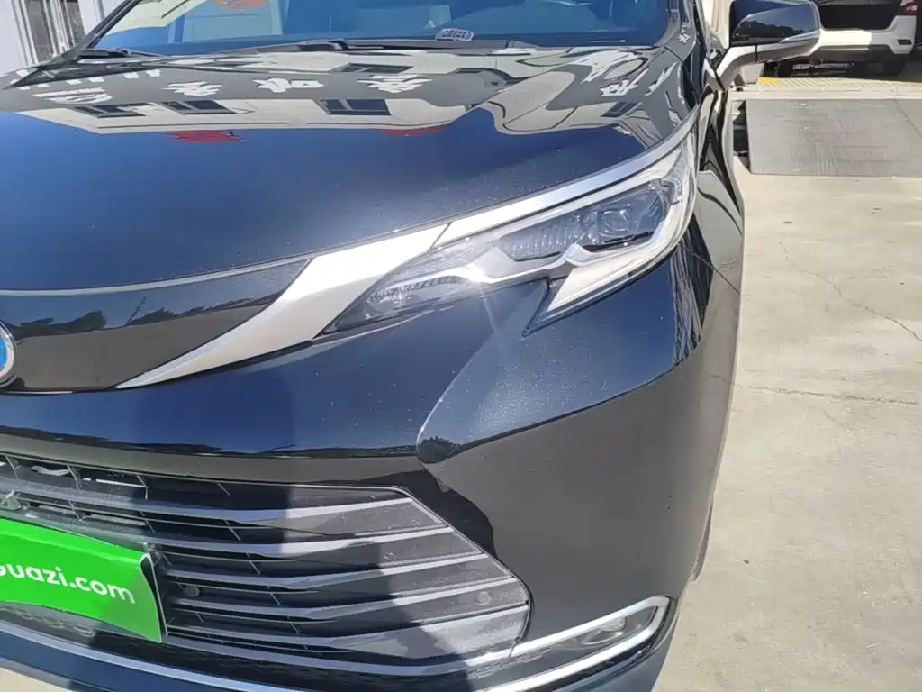 Toyota Sienna — миниатюра 24