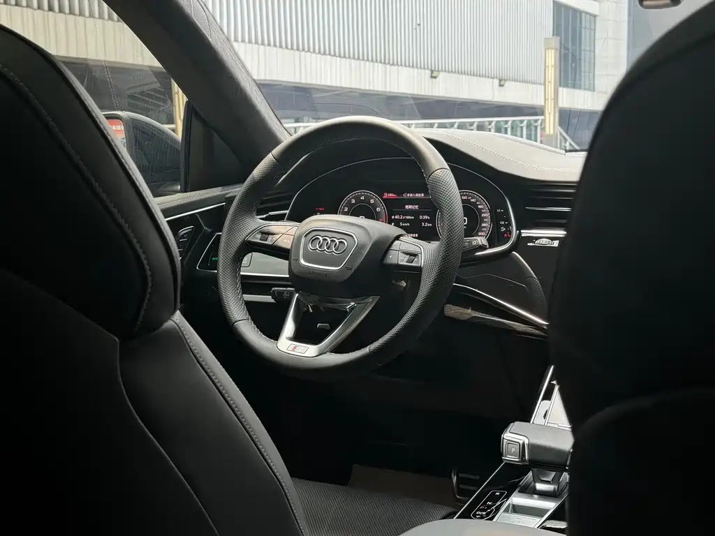 Audi Q8 2022 55 TFSI Premium