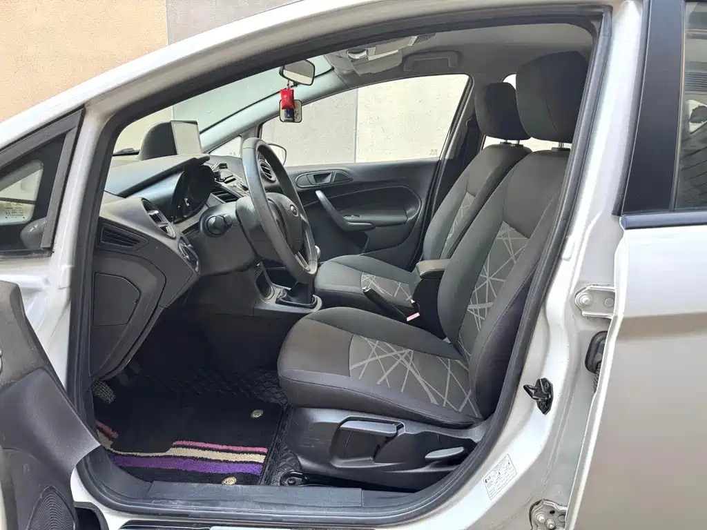 Ford Fiesta — миниатюра 8