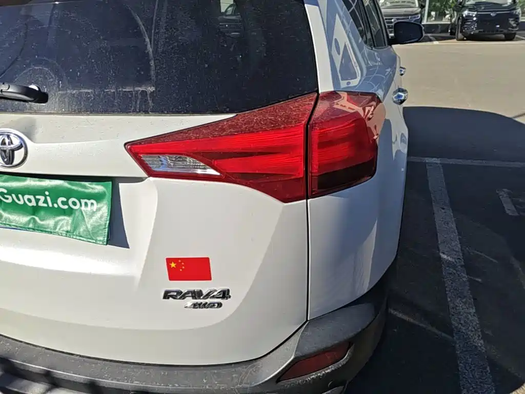 Toyota RAV4 — миниатюра 8