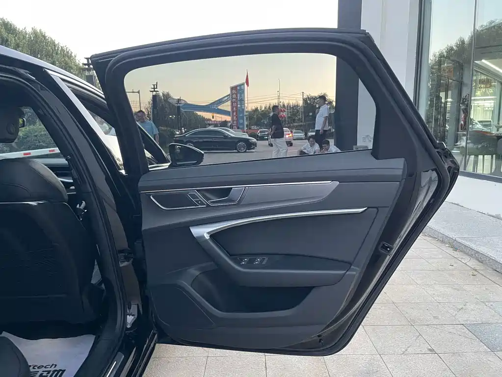 Audi A6L New Energy — миниатюра 8
