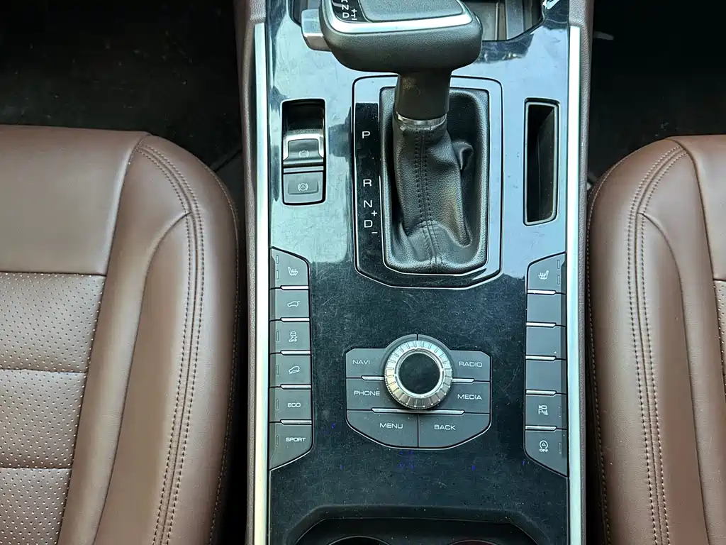 WEI PAI WEI BRAND VV7