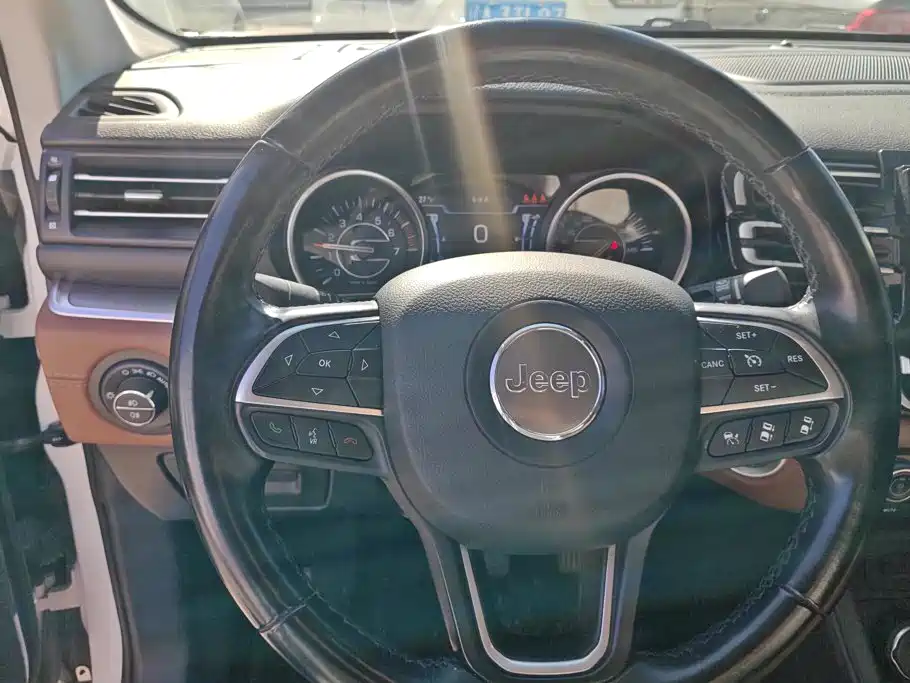 Jeep Grand Commander — миниатюра 15