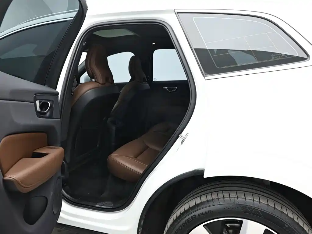 Volvo XC60 PHEV — миниатюра 15