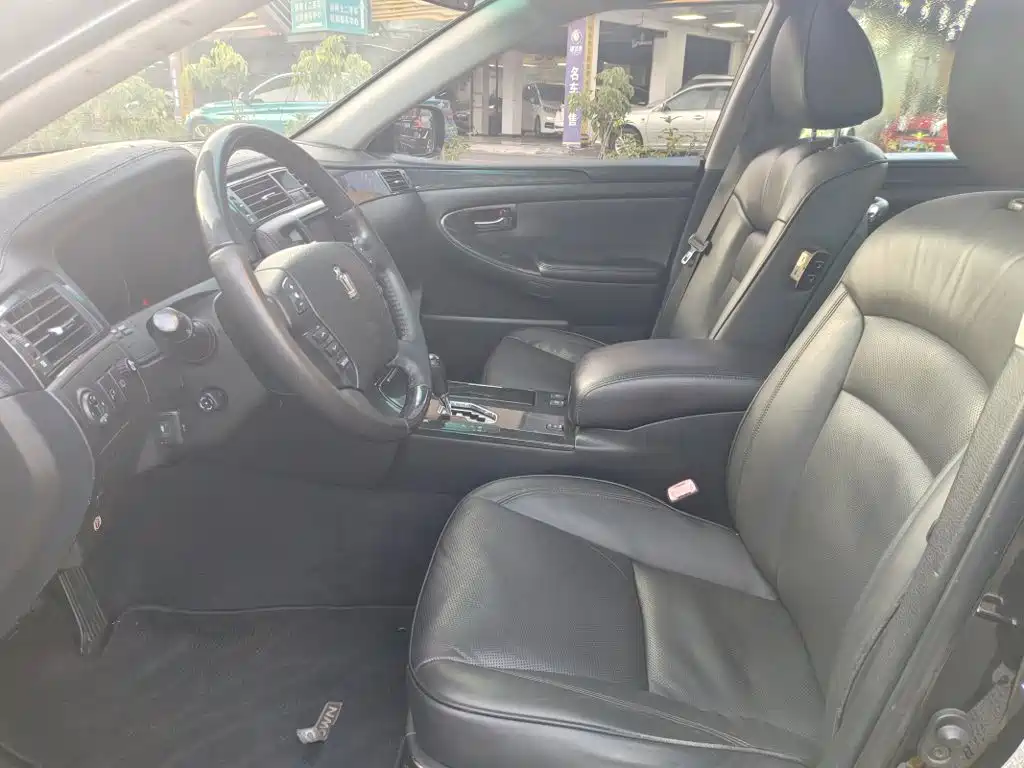 Toyota Crown — миниатюра 4