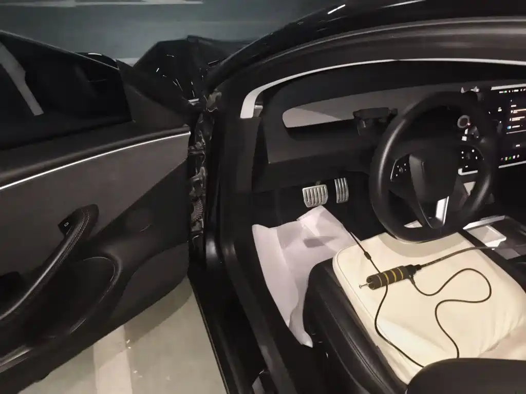 Tesla Model 3 — миниатюра 12