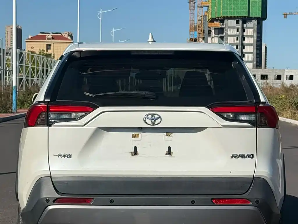 Toyota RAV4 — миниатюра 5