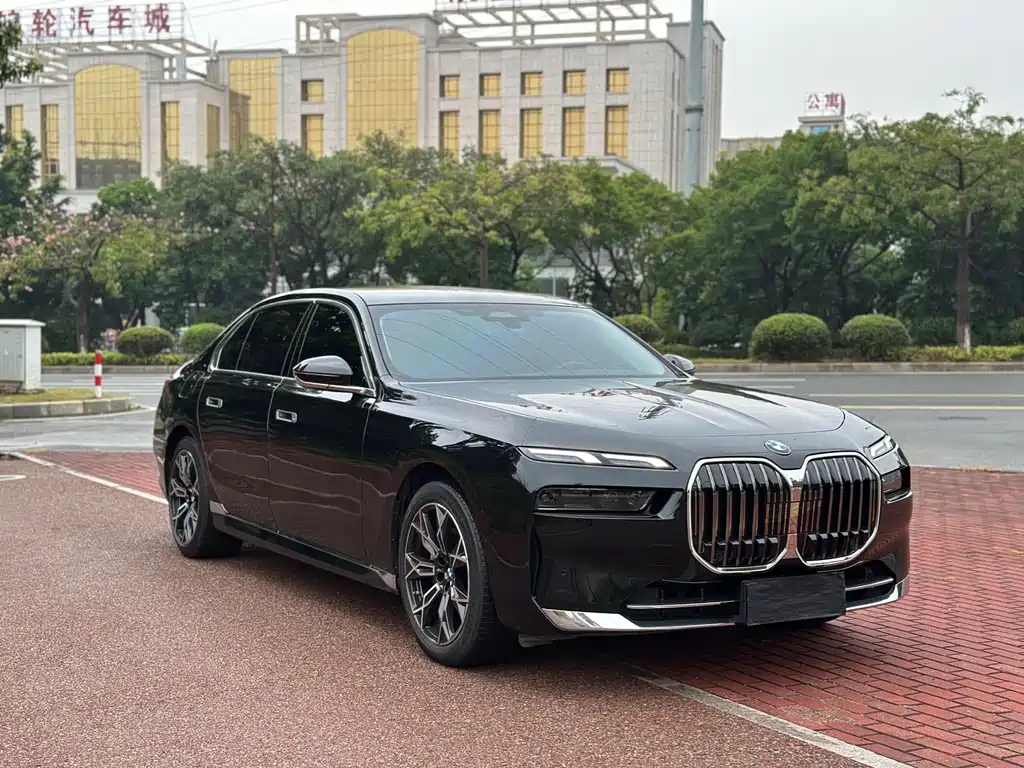 BMW  7 SERIES