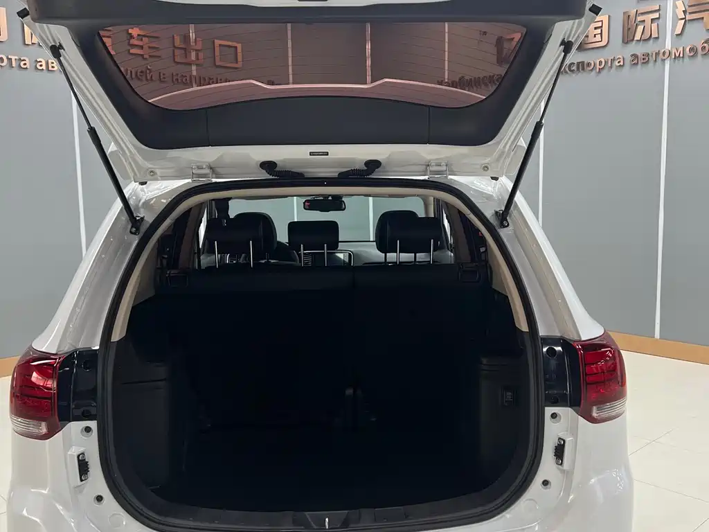 MITSUBISHI OUTLANDER