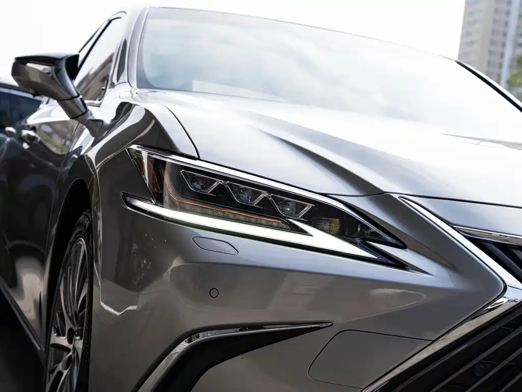 Lexus ES 2018 300h Premium V