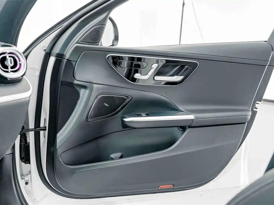 Mercedes-Benz C-Class — миниатюра 12