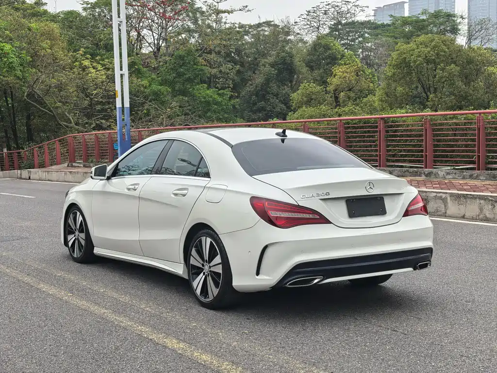 MERCEDES-BENZ CLA