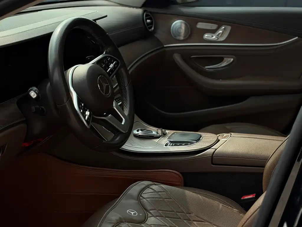 Mercedes-Benz E-Class — миниатюра 4