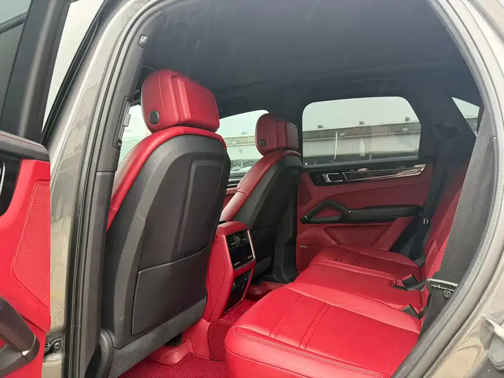 Porsche Cayenne — миниатюра 6