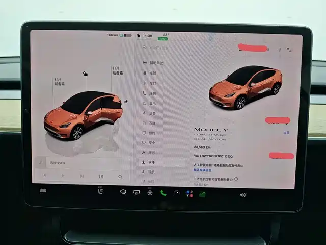 Tesla Model Y — миниатюра 6