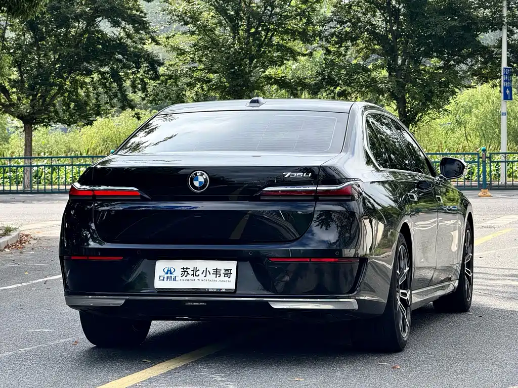 BMW 7 Series — миниатюра 4