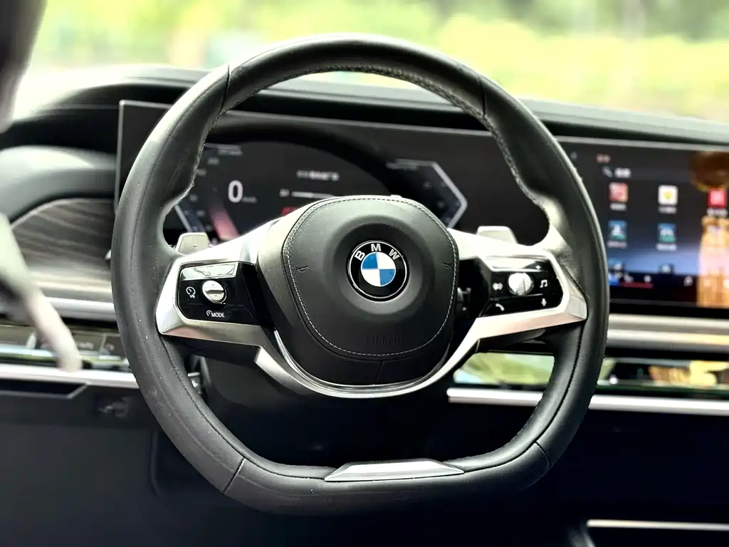 BMW 7 Series — миниатюра 10