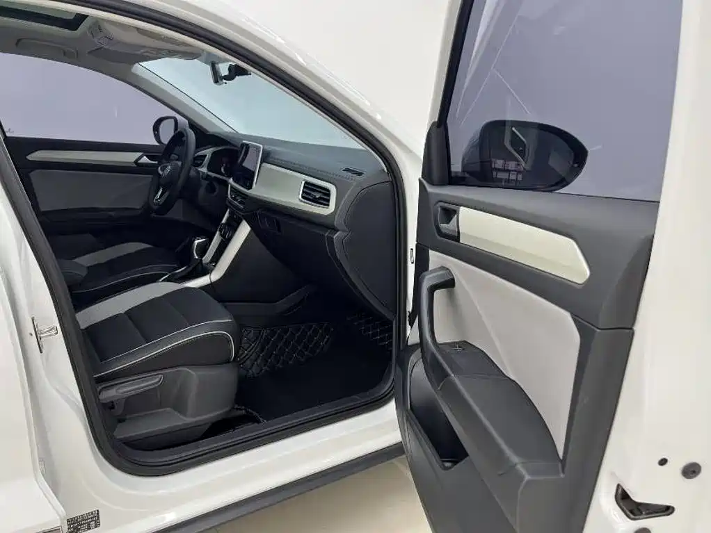 Volkswagen T-Roc — миниатюра 13