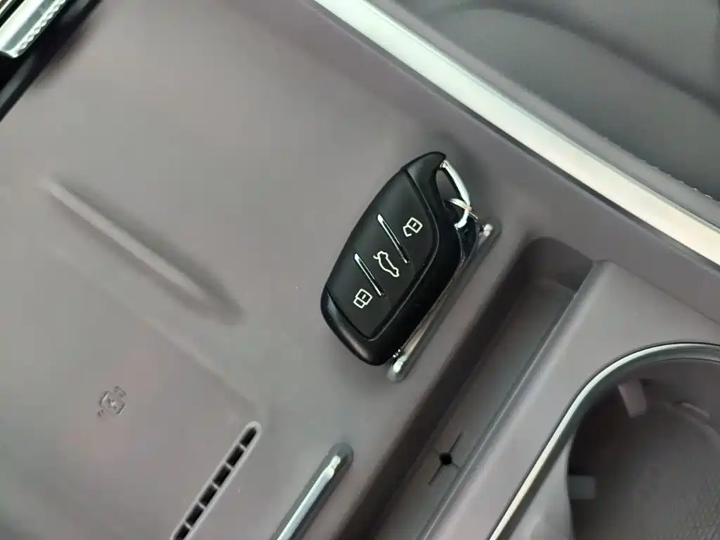 Roewe M7 DMH — миниатюра 9