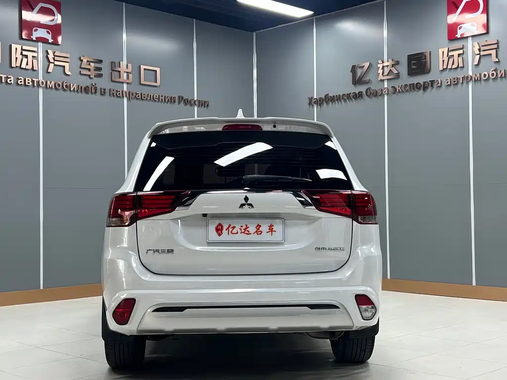 MITSUBISHI OUTLANDER