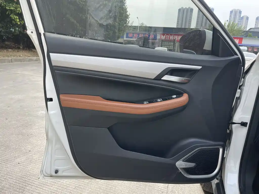 Geely Vision X6 — миниатюра 9