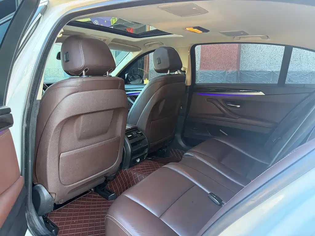 BMW 5 Series — миниатюра 10