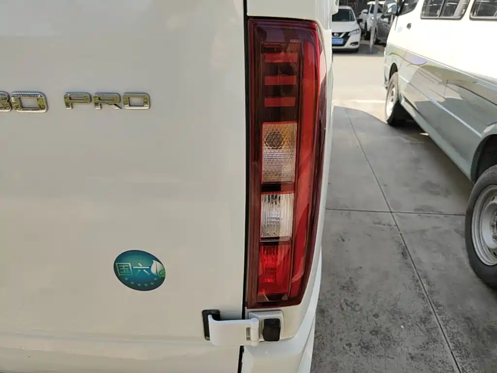 MAXUS V80 — миниатюра 8