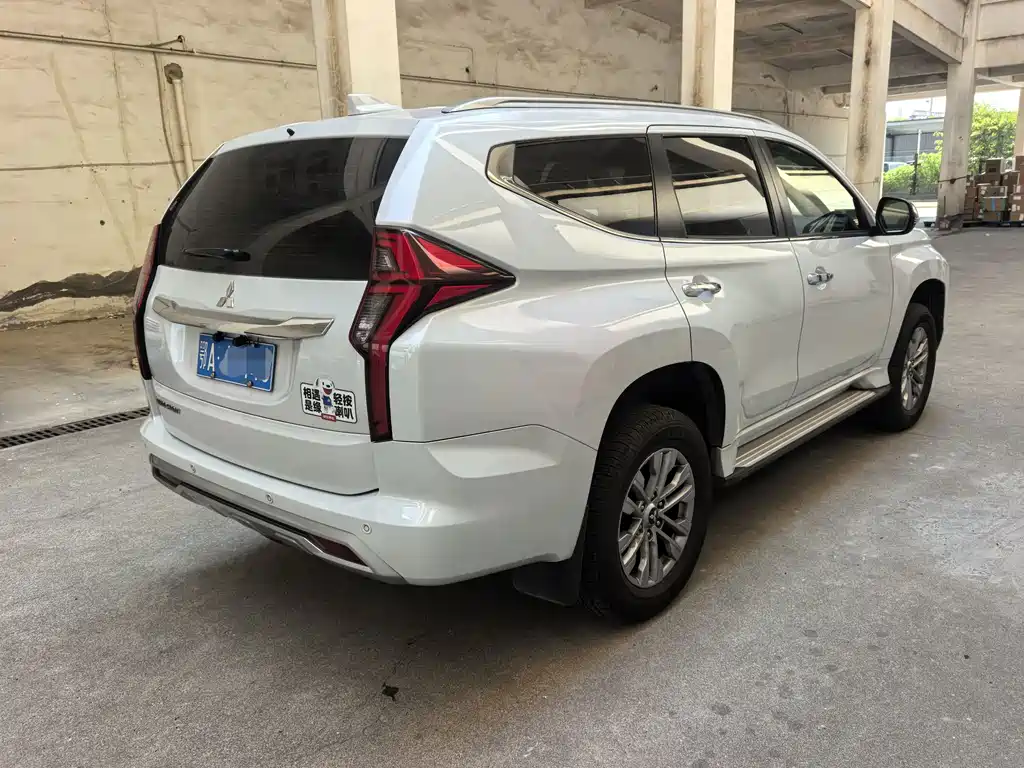 Mitsubishi Pajero Sport (Import) — миниатюра 5