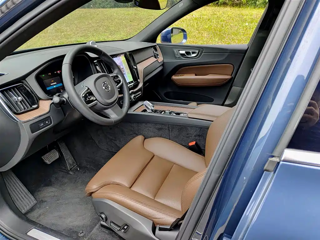 VOLVO XC60 PLUG IN HYBRID